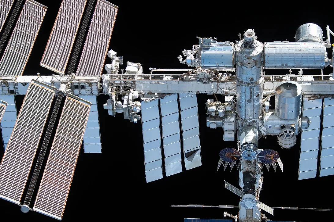 NASA公布新一批ISS近照：摄于Crew-2返回地球任务期间 - 8