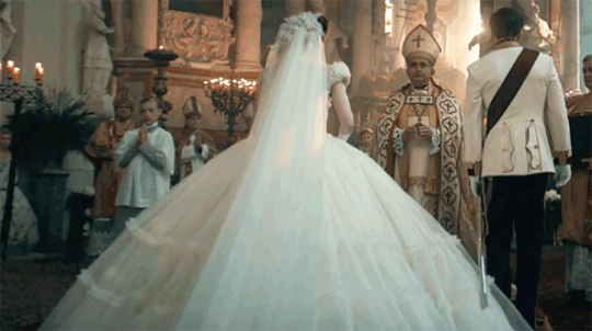 3版《茜茜公主》婚纱造型盘点：时间越久远的，服化道反而越用心 - 17