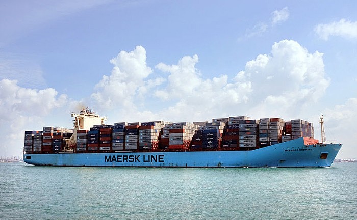Maersk_Londrina_container_ship_(14783601347).jpg