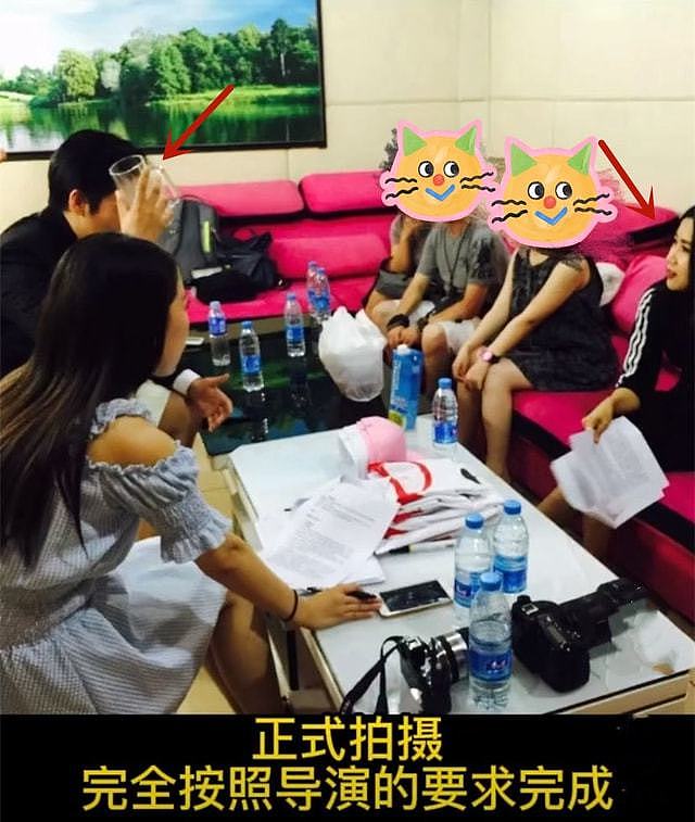 王蓉被曝在小县城演出，穿低领装站在凳子上表演，网友：掉价了 - 13