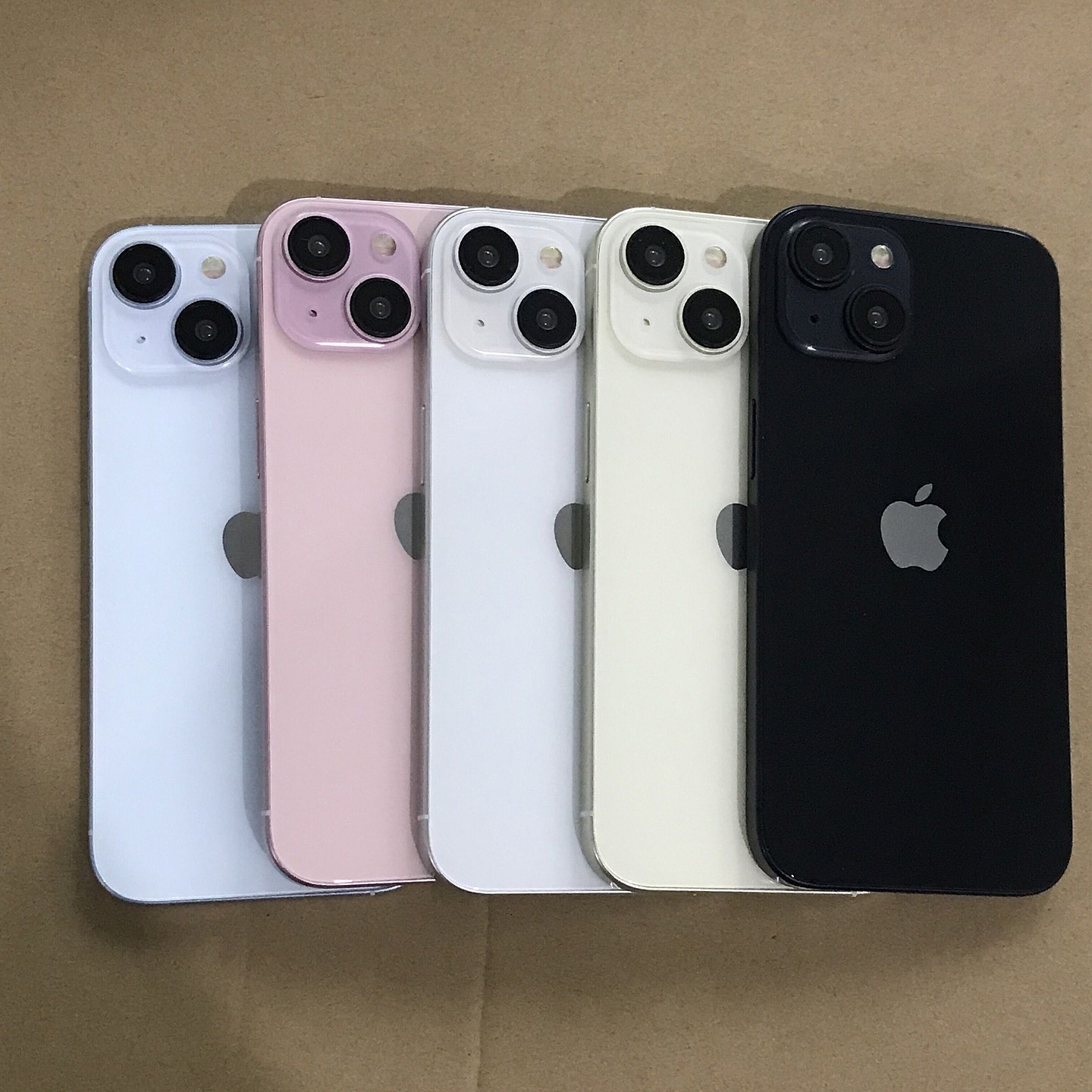 苹果 iPhone 15 / Pro 机模展示，预计将提供 5 种和 4 种配色 - 8