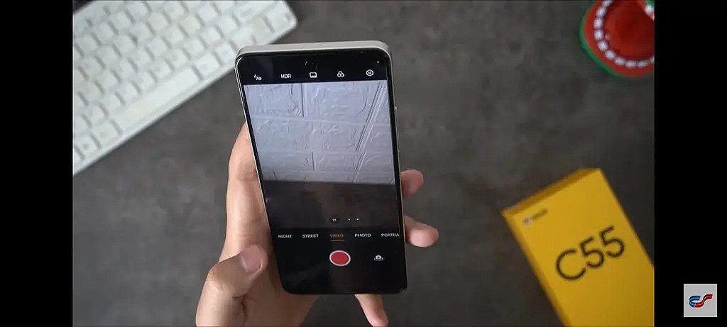 realme C55 手机渲染图和真机照已经曝光，采用类似于苹果 iPhone 的灵动岛设计 - 11