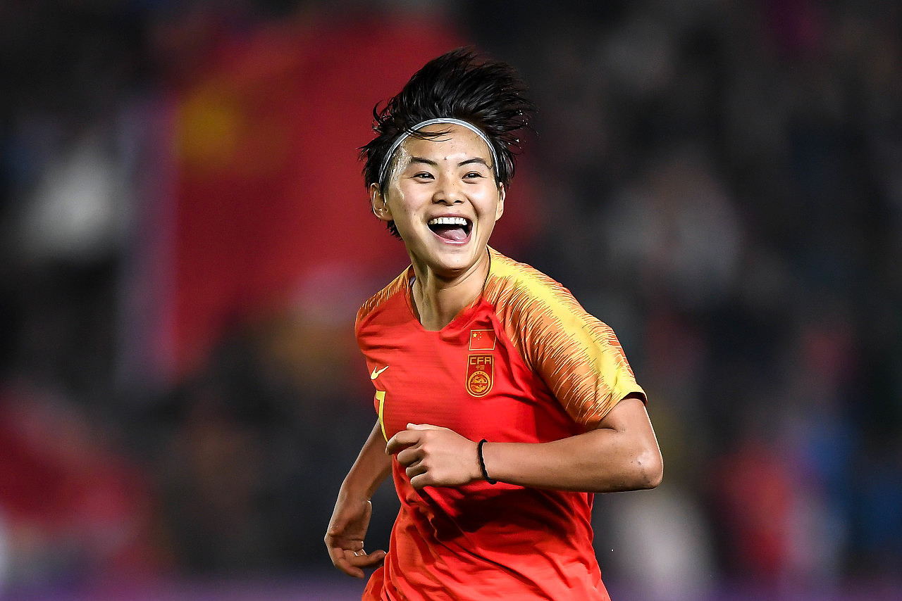 天津日报：王霜即将前往欧洲踢球，有消息说她将选择曼城 - 1