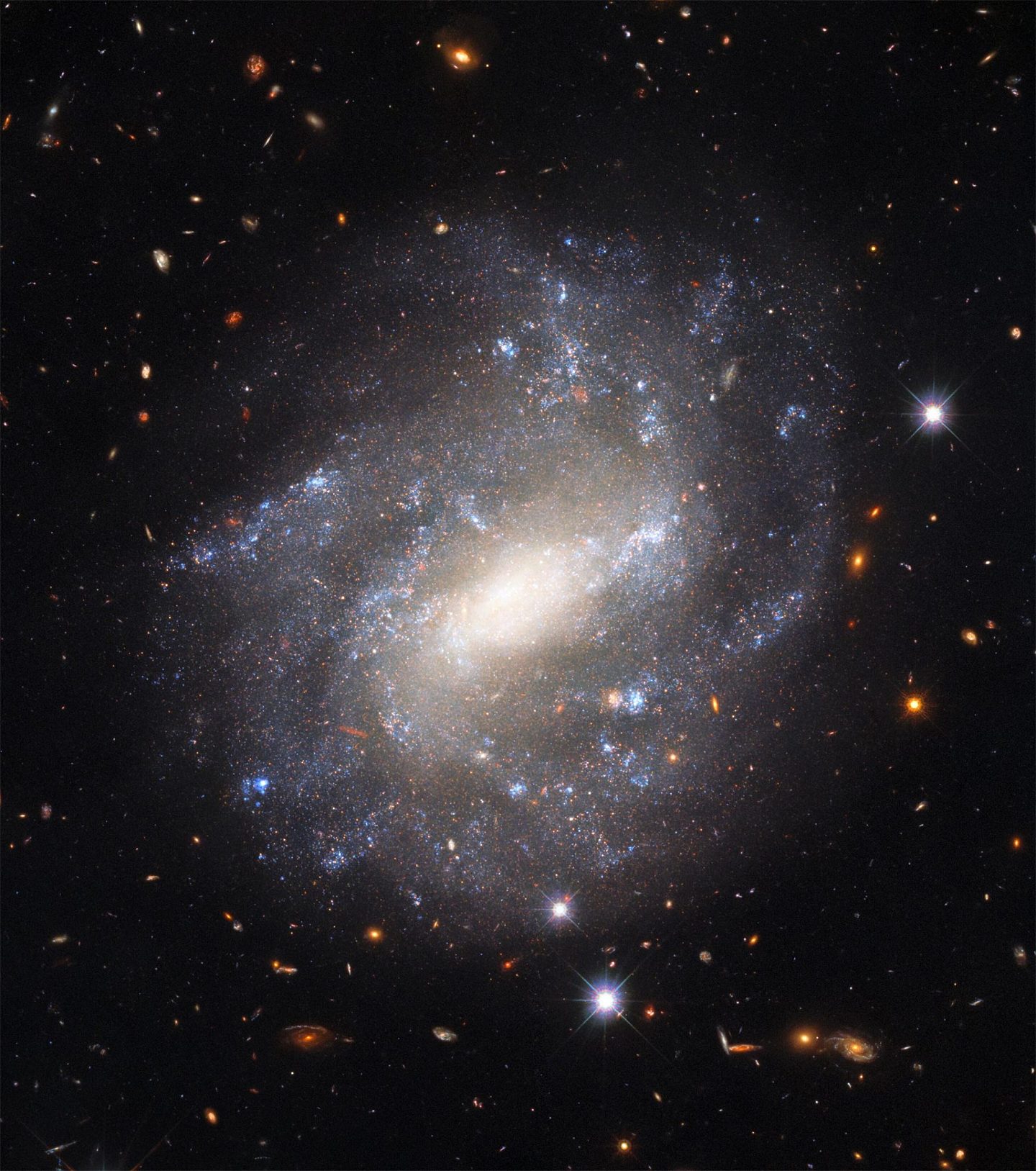 哈勃捕捉到孤独的螺旋星系UGC 9391 - 1