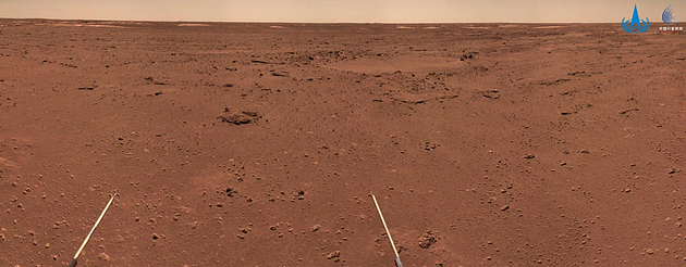 祝融号”火星车拍摄火面地貌