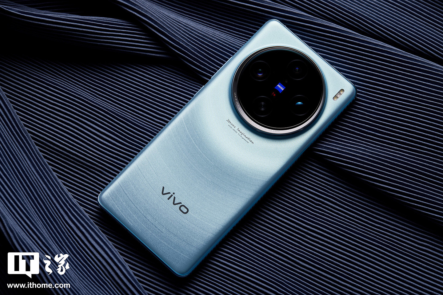 消息称 vivo X200 系列手机采用新形态：天玑 9400 处理器、等深微曲 / 直屏 - 2