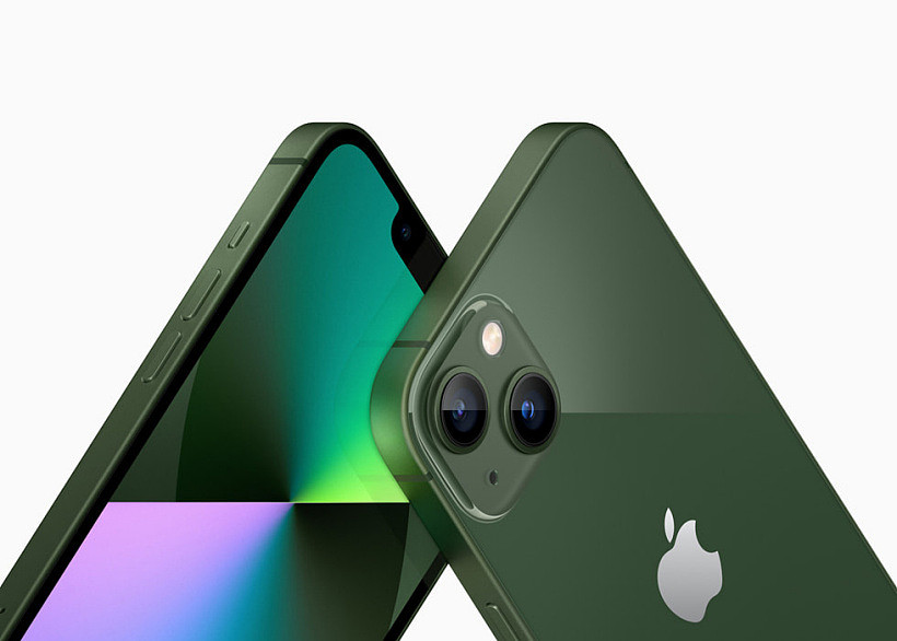 绿色的 iPhone 13 和 iPhone 13 mini