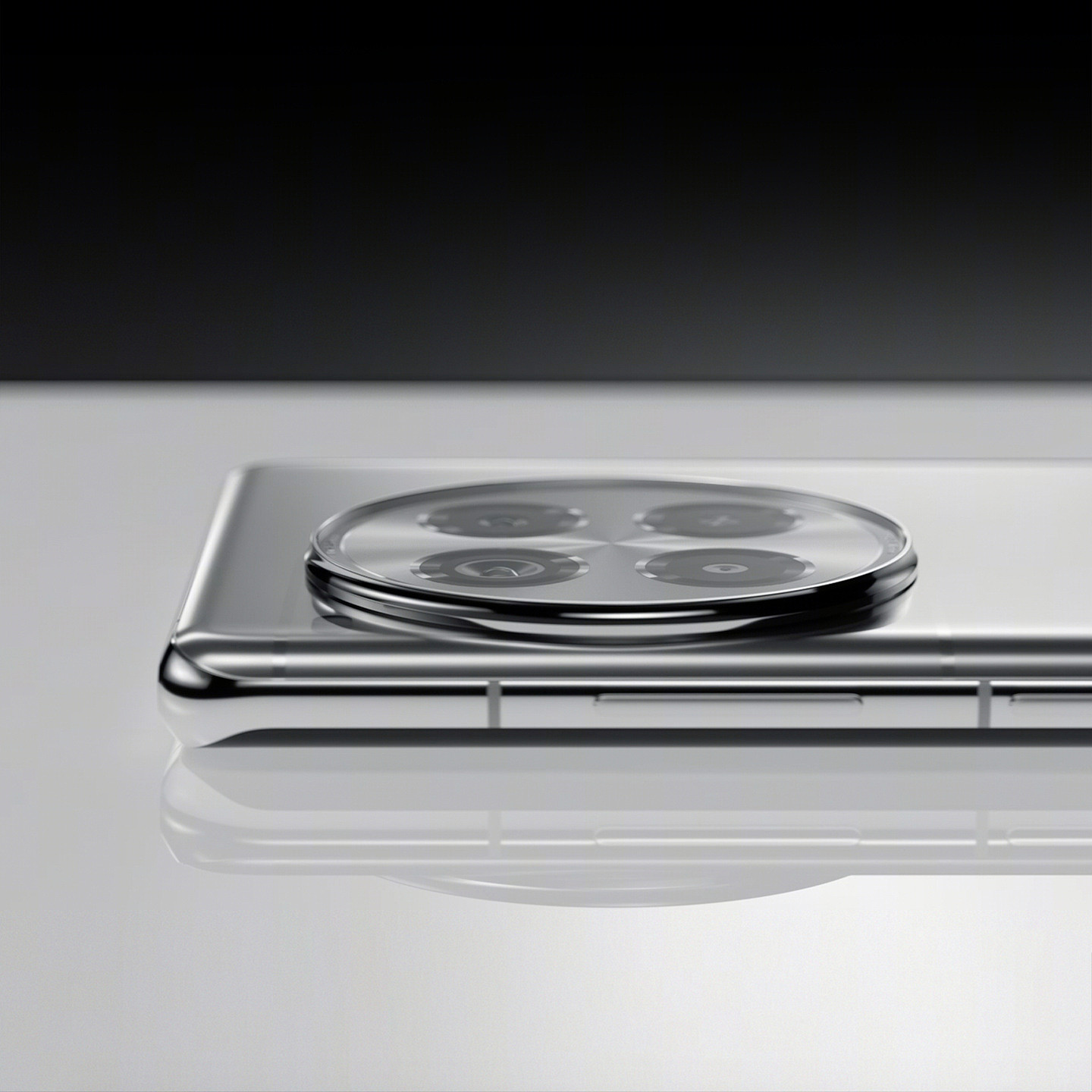 一加 Ace 3 Pro 手机新配色“钛空镜银”公布：首创液态金属玻璃工艺、银色亮面设计 - 3