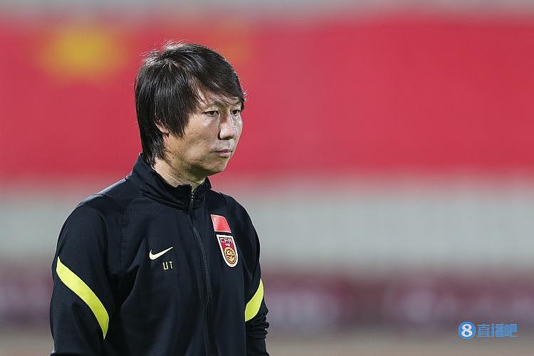 媒体人：换教练来不及了，球员推荐杨世元、严鼎皓和吉翔 - 1