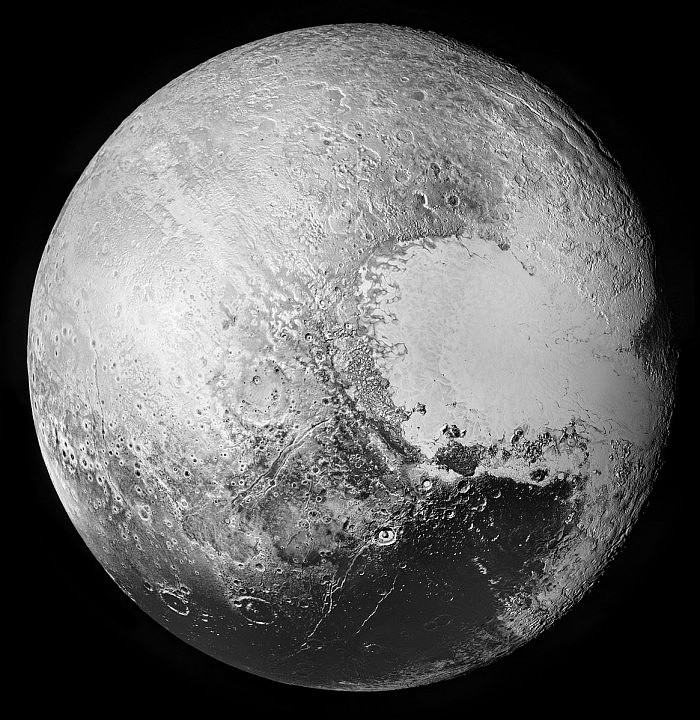 1165px-Pluto_via_New_Horizons_(composite).jpeg