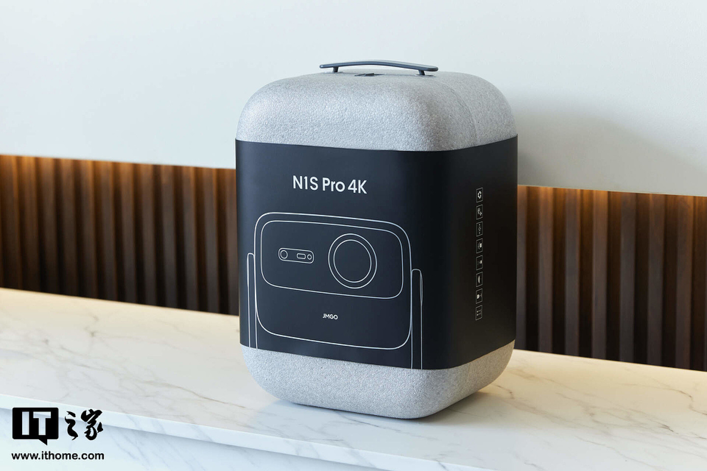 【IT之家开箱】坚果 N1S Pro 4K 图赏：一体式云台设计，分辨率、亮度、散斑重点升级 - 4
