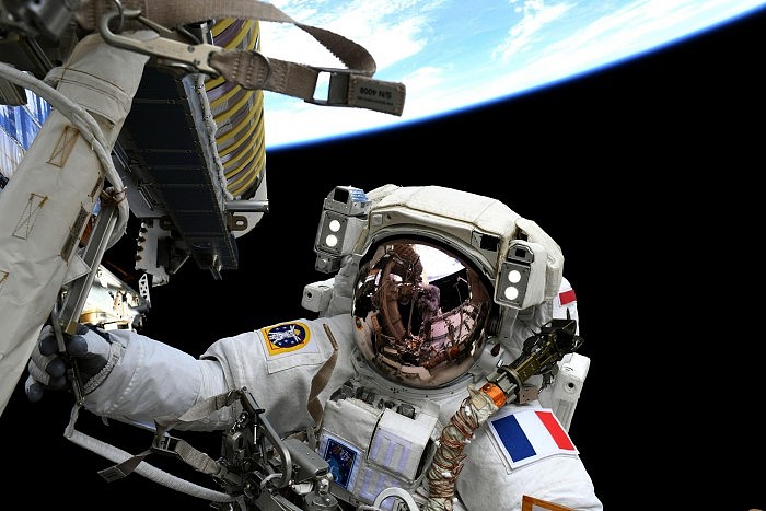 NASA宇航员继续执行破纪录的任务 准备太空行走安装太阳能电池 - 1