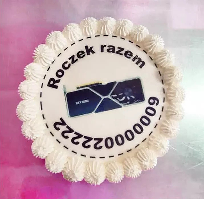 波兰玩家苦等一年 RTX 3080 显卡，寄给商家周年蛋糕调侃后迅速拿货 - 1
