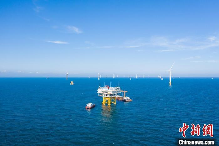 中广核汕尾后湖50万千瓦海上风电项目海上升压站。　中广核 供图