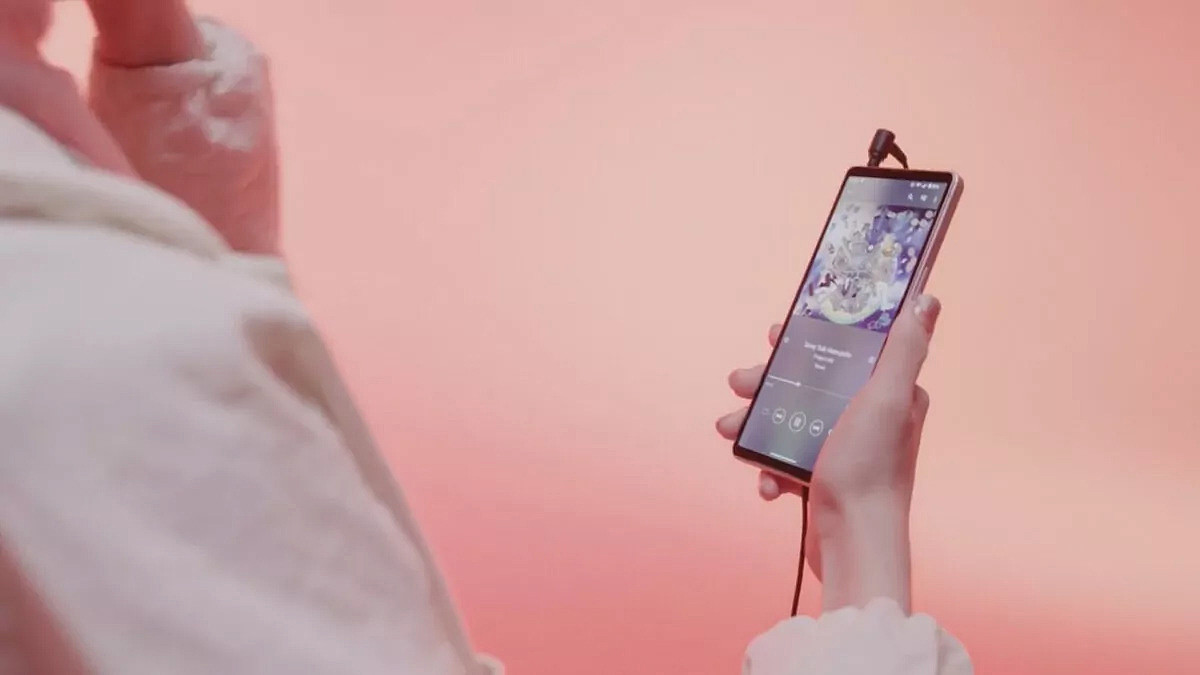 索尼 Xperia 5Ⅴ 手机广告泄露：后置双摄，预计 9 月~10 月发布 - 2