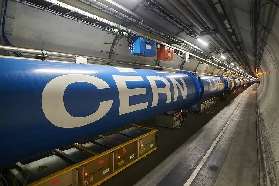 欧洲核子研究中心的粒子加速器在中断三年后重新开始运作 - 1