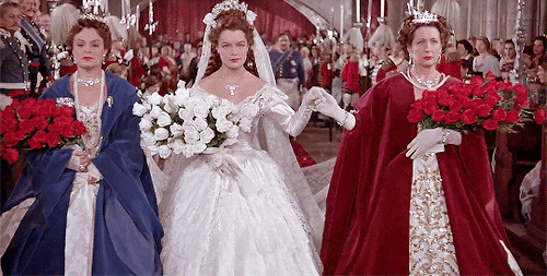 3版《茜茜公主》婚纱造型盘点：时间越久远的，服化道反而越用心 - 2