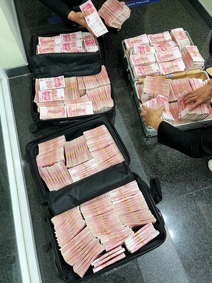 大V一怒取走500万现金 上海银行再回应：职员行为合规 - 3