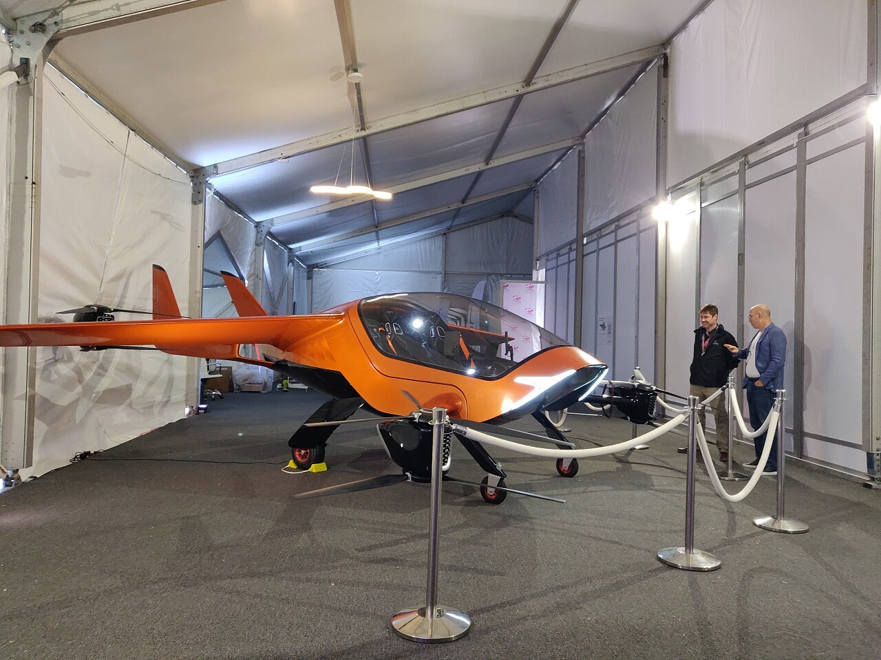 Air在肯塔基赛马会上展出全尺寸Air One eVTOL原型机 - 2