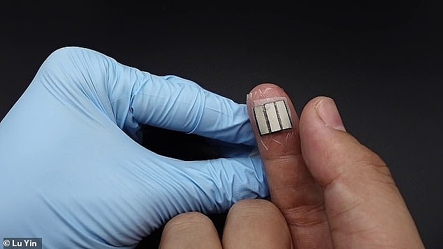 科学家发明可利用指尖汗液发电装置 - 3