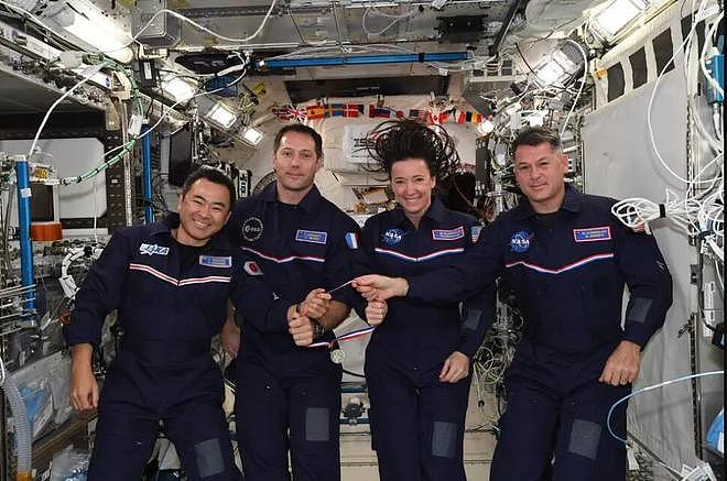 为接Crew-2机组人员返回地球 SpaceX载人发射第四次推迟 - 2