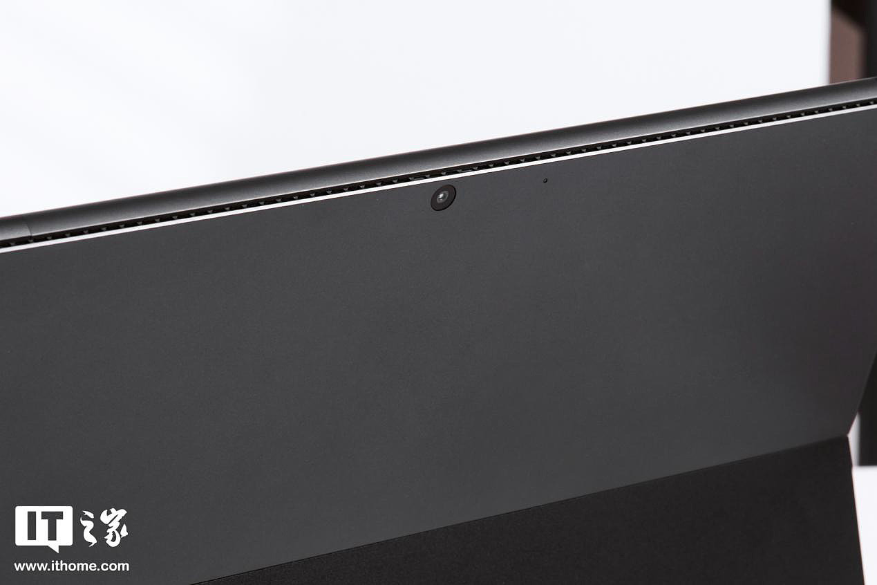【IT之家开箱】Surface Pro 8 图赏：Windows11 加持下的旗舰二合一 - 10