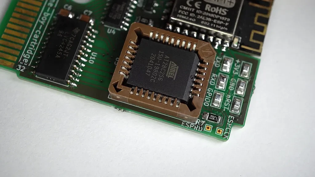 [视频]利用卡带和ESP8266微控制器 达人赋予了Game Boy上网的能力 - 9