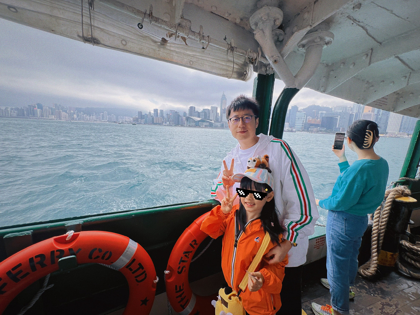 解说米勒妻子分享数张旅游照：米勒和他女儿在香港旅行✈ - 1