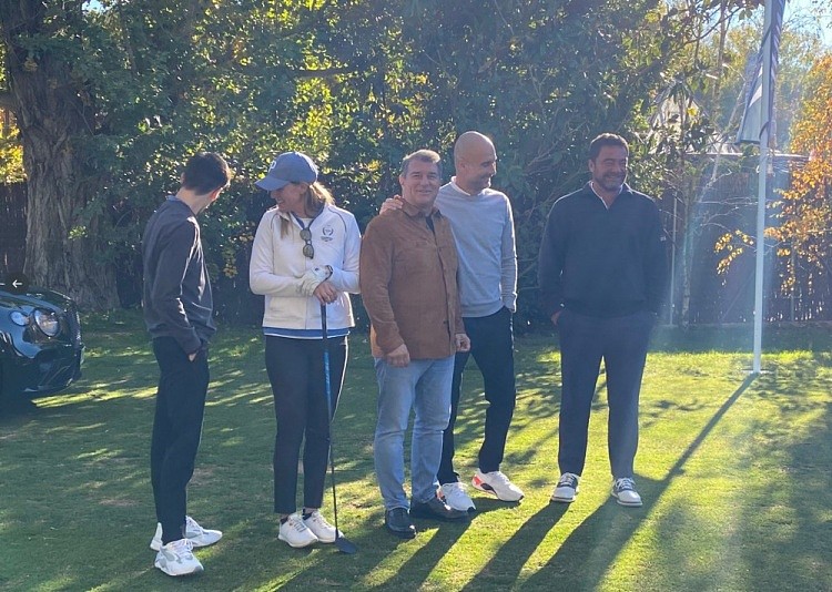 老朋友相聚，拉波尔塔与瓜迪奥拉在高尔夫慈善赛中见面 - 1