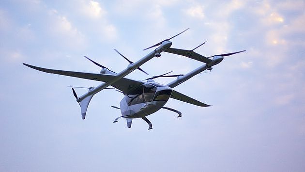 垂直起降 峰飞自动驾驶eVTOL载人飞行器完成首飞 - 1
