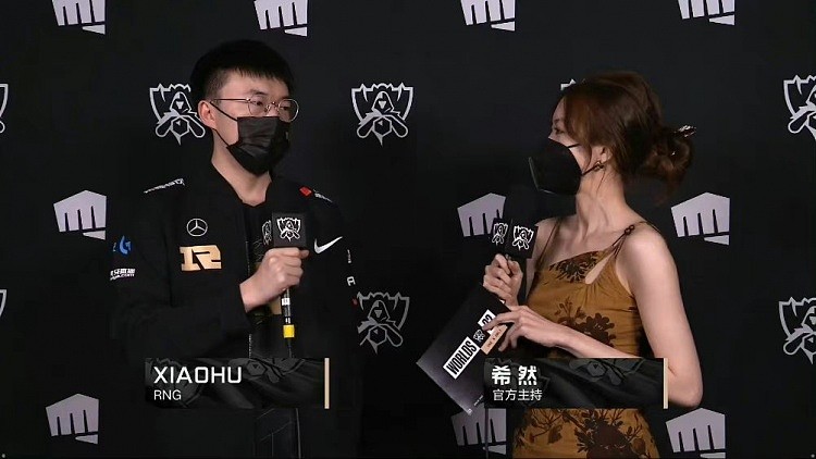 赛后采访xiaohu:希望大家睡一觉再来看比赛,不要熬夜,注意身体 - 1