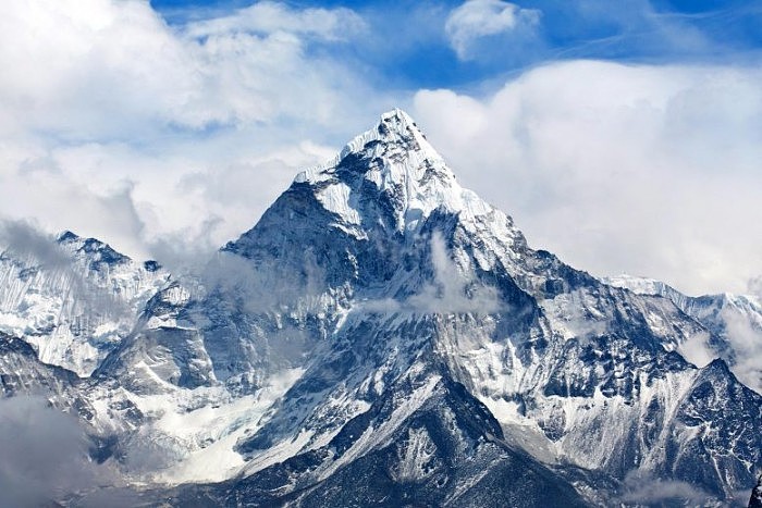Ama-Dablam-Mountain-Nepal-Himalayas-777x518.jpg