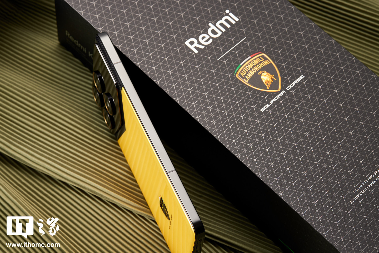【IT之家开箱】Redmi K70 Pro 冠军版图赏：联名兰博基尼，超跑附体 - 10