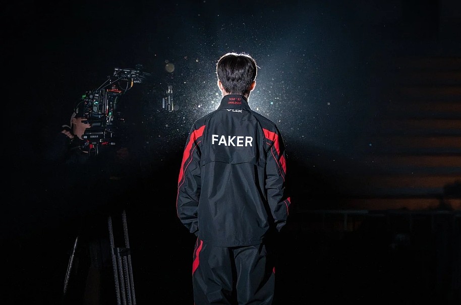 Faker：我很久没弹钢琴了，短时间内不会弹钢琴了，很可惜诶 - 1