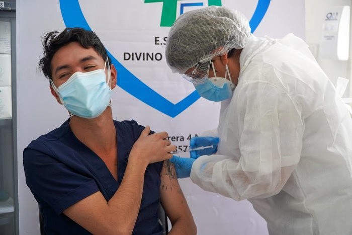 COVID-19-Vaccination-in-Colombia-777x518.jpg