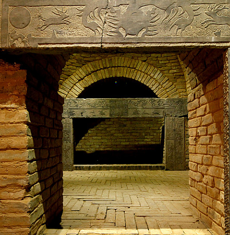 陕西汉墓中的罕见陶仓：谷子的永恒守护者 - 1