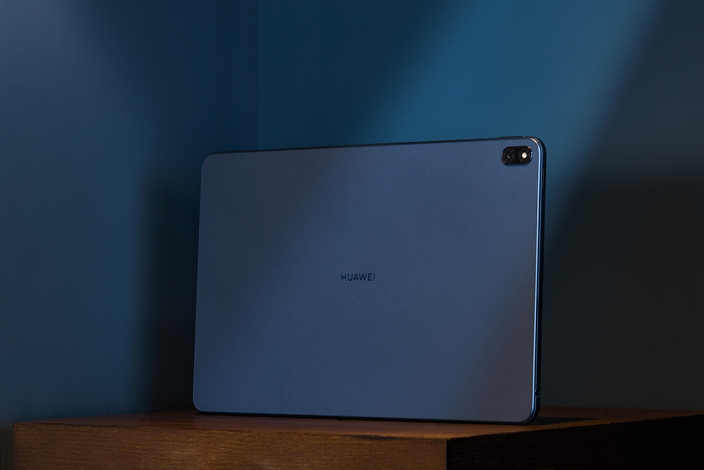 【IT之家开箱】华为 MateBook E 二合一笔记本图赏：OLED 原色全面屏，5999 元起 - 2