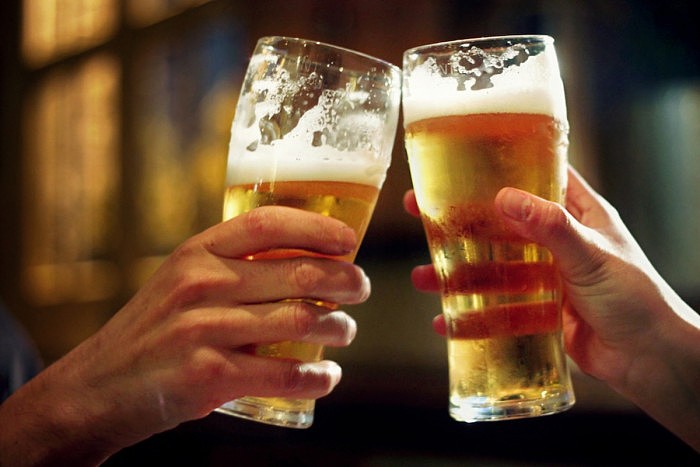 每天一杯酒危害有多大？大脑容量变少 相当于衰老两年 - 1