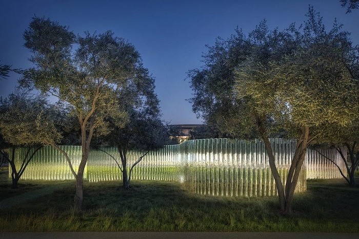 Apple Park将设“海市蜃楼”艺术品：400多根玻璃圆柱组成 - 3
