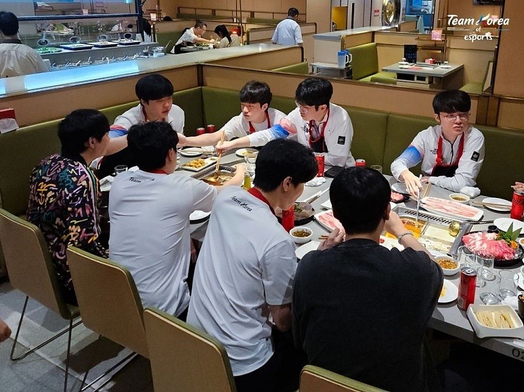 杭州最好吃的还是海底捞？KeSpa分享亚运英雄联盟项目选手聚餐照 - 1