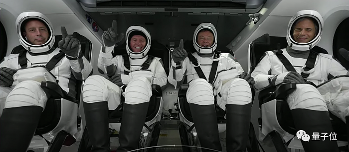 马斯克再次创造历史！三位太空游客坐五手火箭成功升空，票价3.5亿 - 2