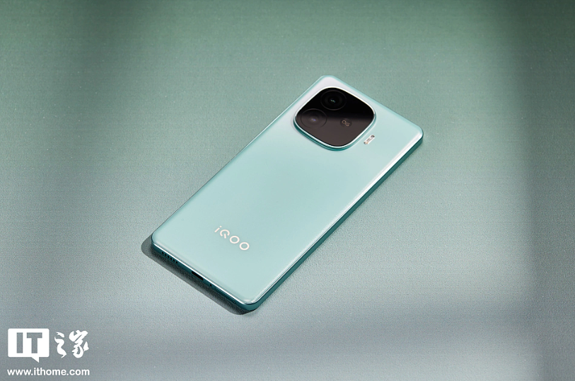 消息称 iQOO 新机搭载天玑 9300 + 处理器及 1.5K OLED 直屏，预计为 Z9 Turbo+ - 2