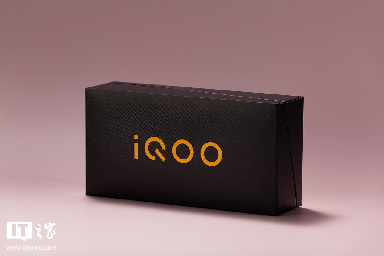 【IT之家开箱】iQOO Z8 图赏：千元性能小钢炮，也有月瓷高颜值 - 1