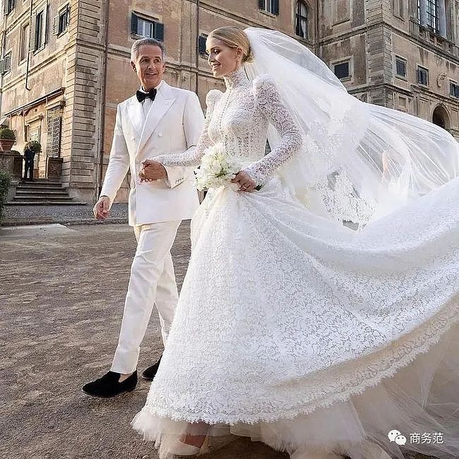 俄罗斯百年一遇“皇室婚礼”，新娘穿高定戴Chaumet冠冕 - 41