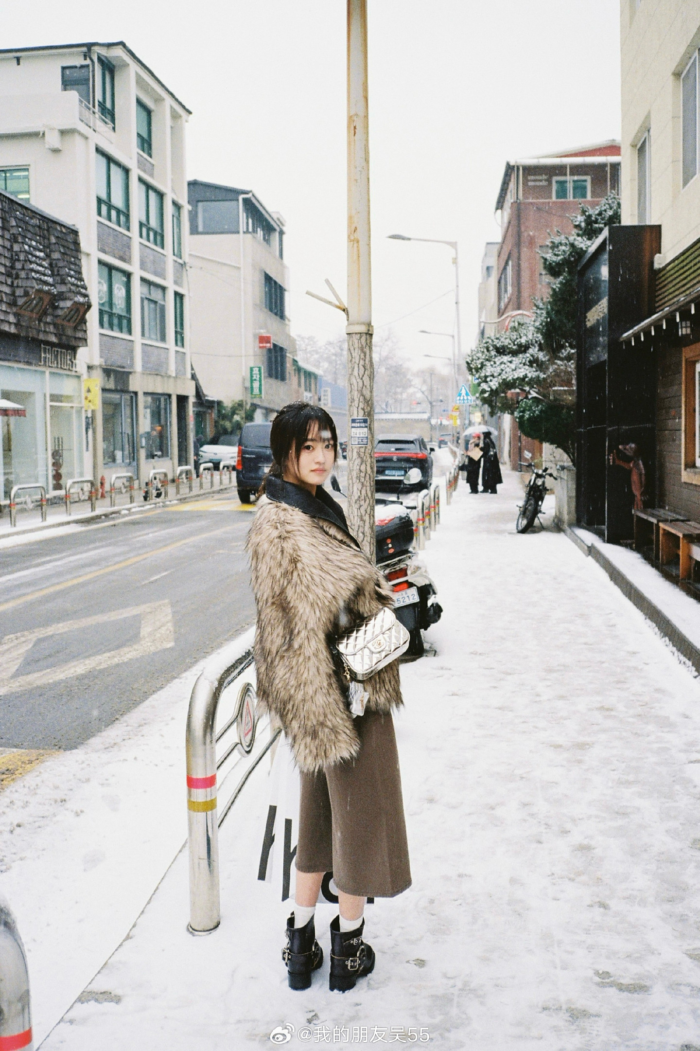 JackeyLove女友五五分享旅游照：首尔下雪了❄居然还在漏脚踝！ - 1