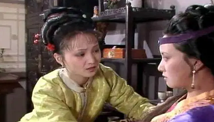 贾母送来的半碗红稻米粥，是在打王熙凤的脸还是给面？ - 1