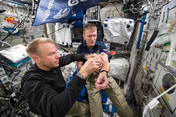 Astronaut-Tim-Peakes-First-Blood-Draw-Completed-in-Space-777x517.jpg