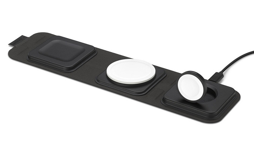 产品本体，黑色底色，右侧两个充电座为纯白色圆形