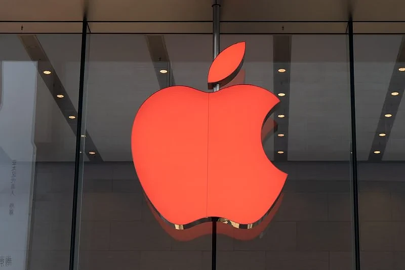 red-apple-store-logo-2021.webp