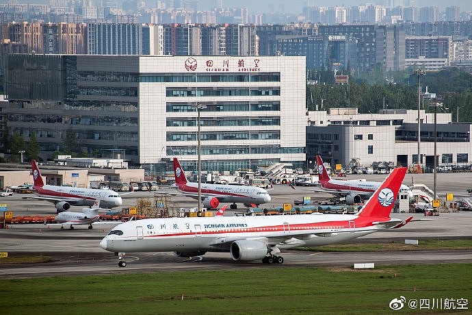 川航机械故障班机已安全降落重庆江北机场 - 2